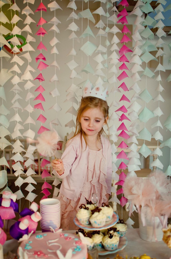Fėjų gimtadienis - erdvės ir saldaus stalo dekoras