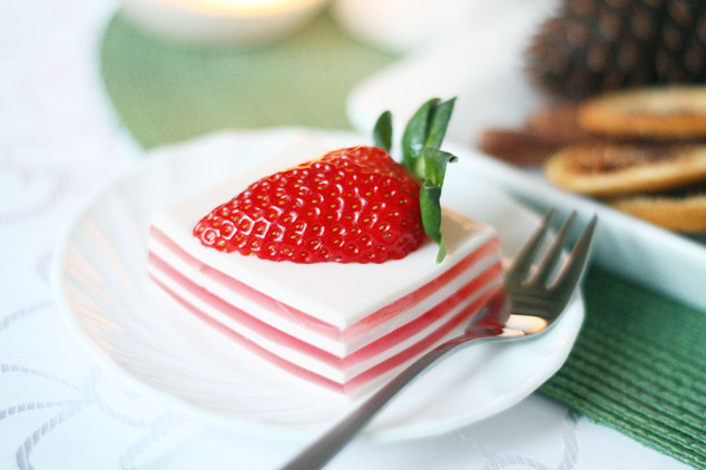 Kalėdinis desertas - panna cotta su braškėmis