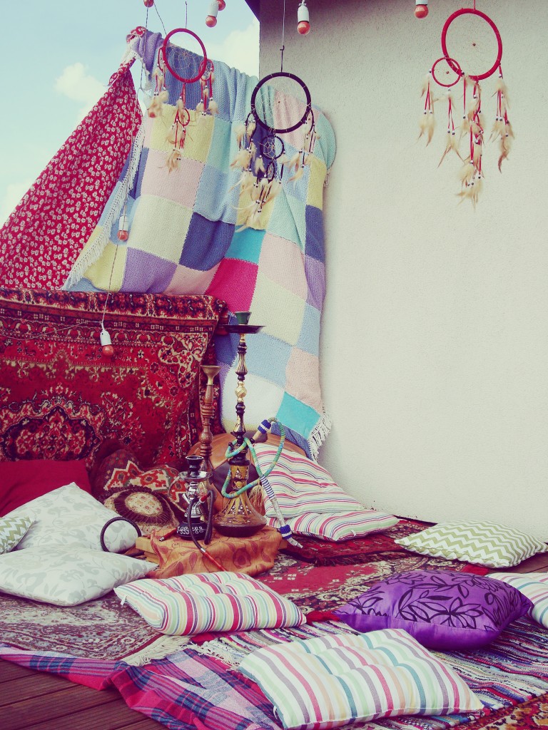 Gimtadienio dekoracijos, papuošimai lauke, pagalvėlės, kilimėliai, sapnų gaudyklės - hipių tema