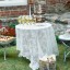 Idėja: stalo su vaišėmis dekoras po vestuvių ceremonijos