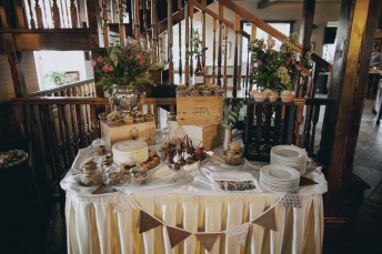 Rustic stiliaus vestuvių dekoravimas, puošimas